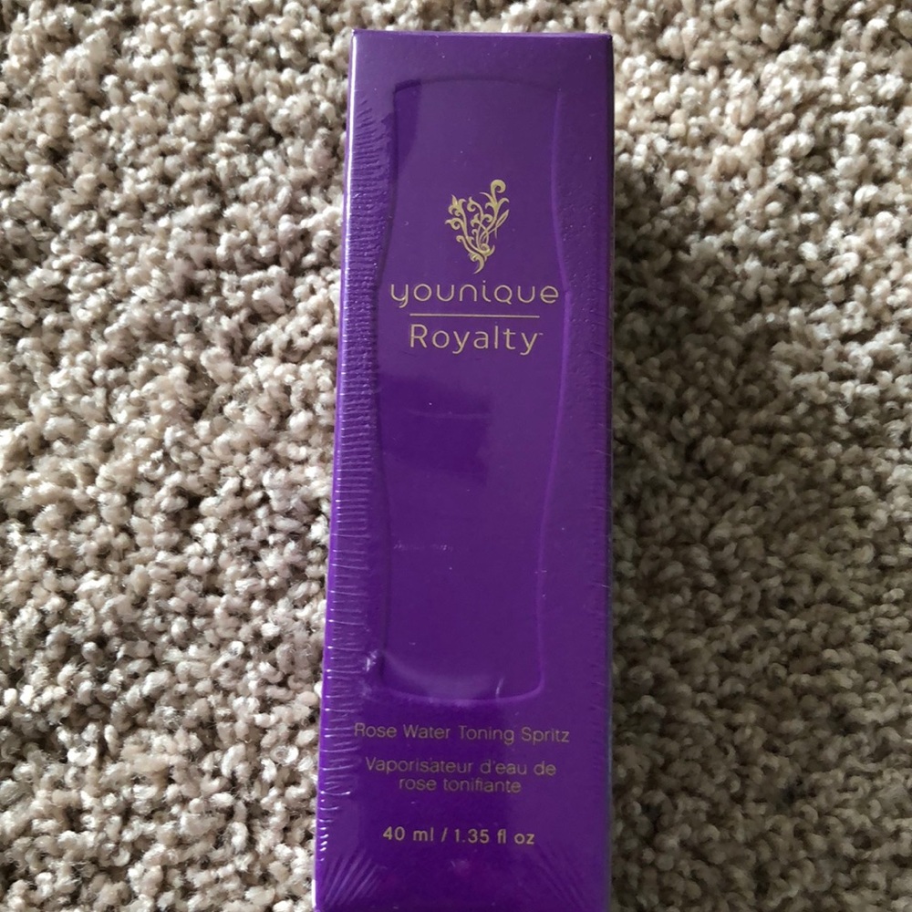 Younique Rose Water toning spritz